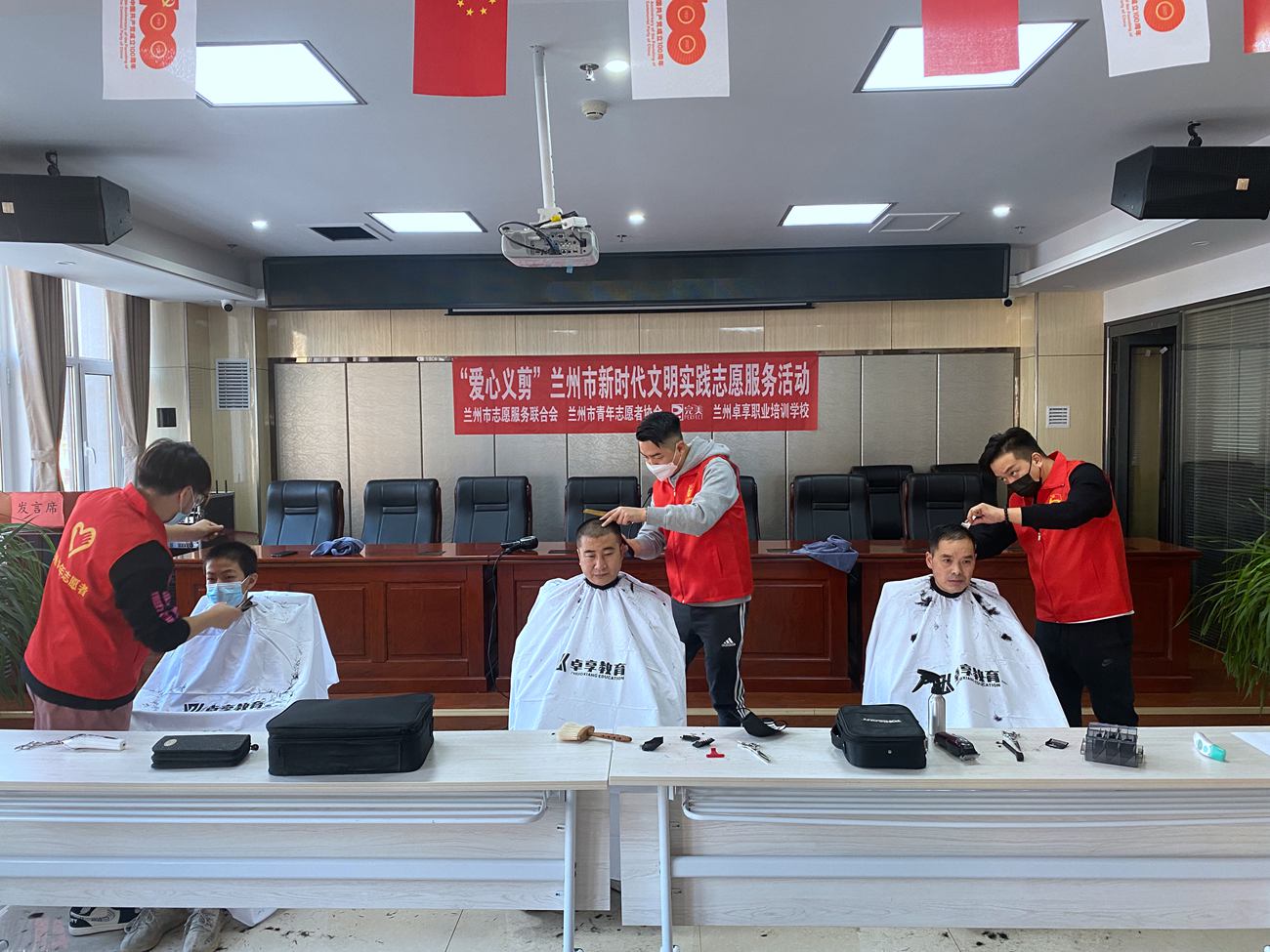 同心抗疫，致敬英雄！兰州卓享职业培训学校在行动（二）