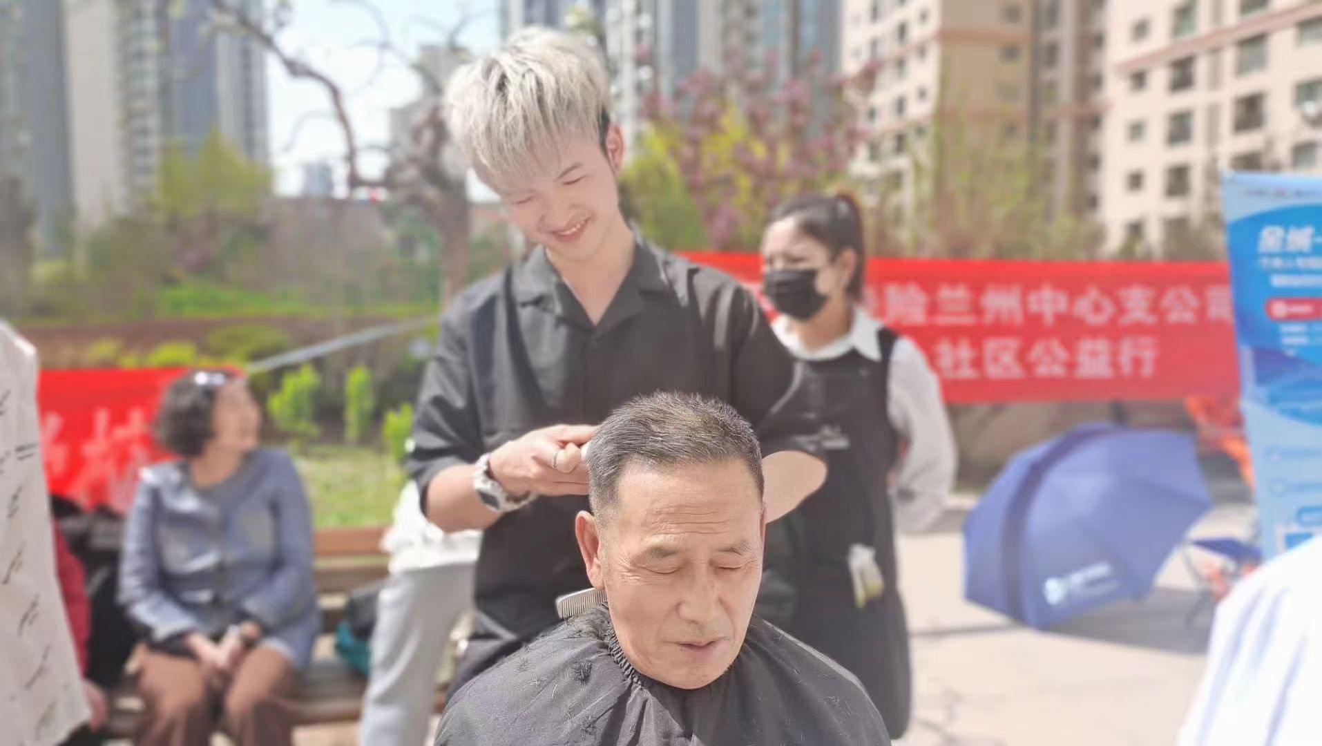 爱心无限，快乐奉献