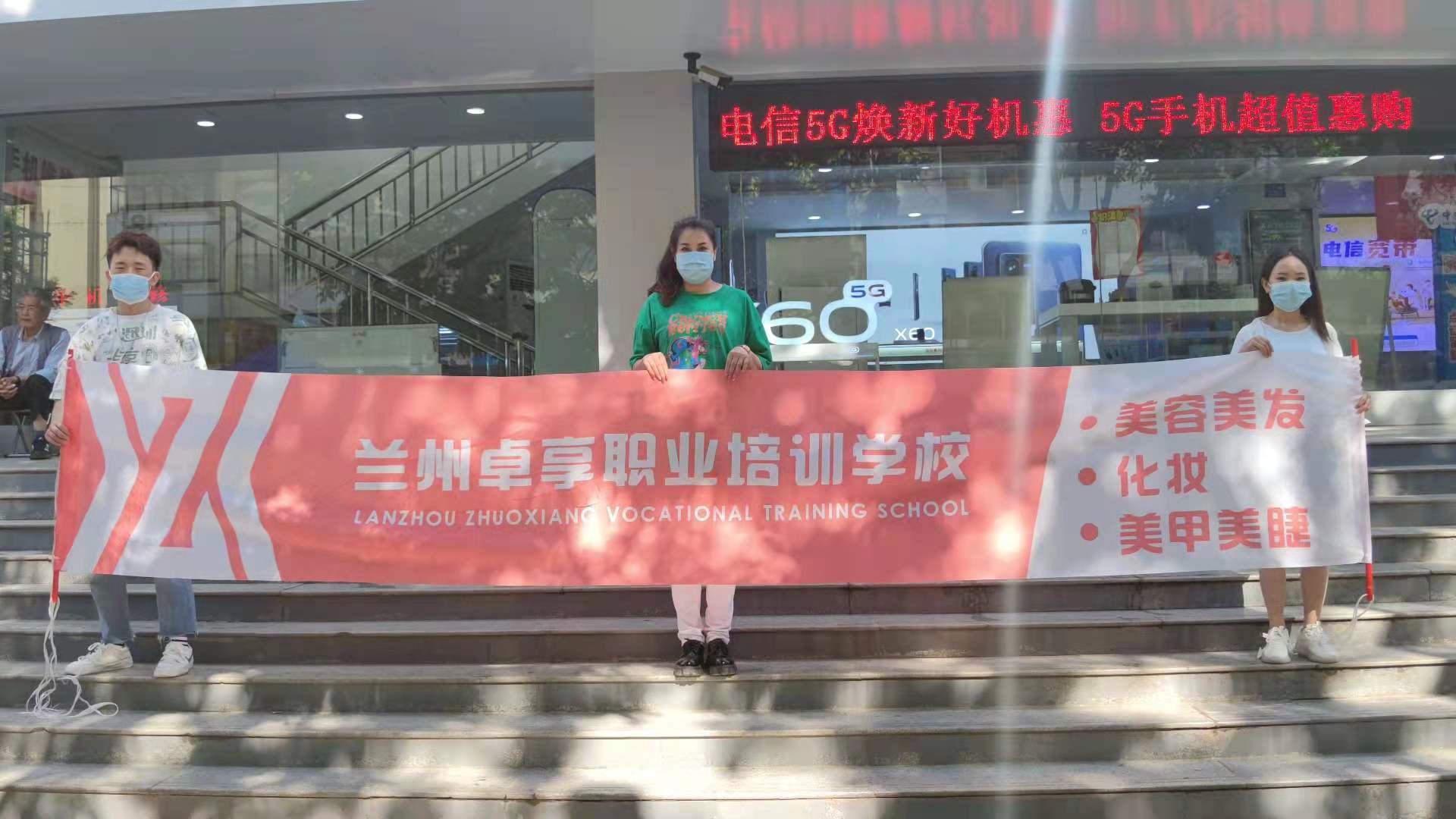 公益剪发进社区