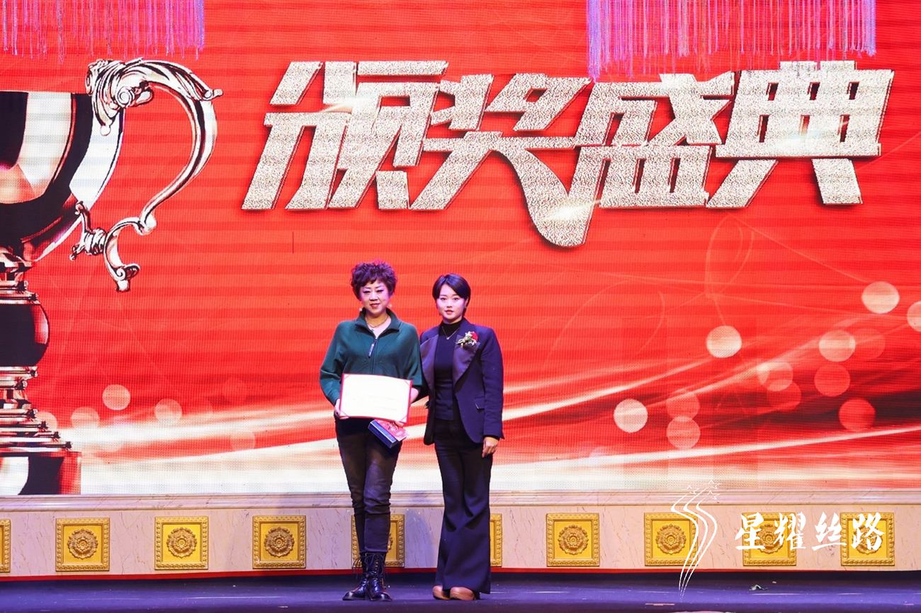 兰州化妆美发学校卓享教育受邀出席【星耀丝路年度时尚颁奖盛典】