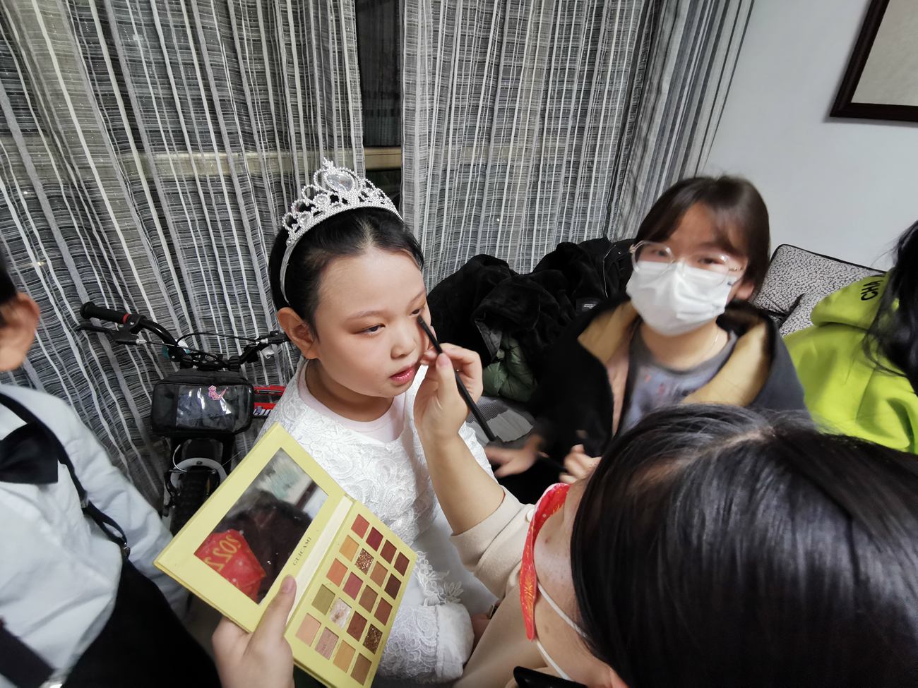 兰州化妆美发学校卓享教育社会实践